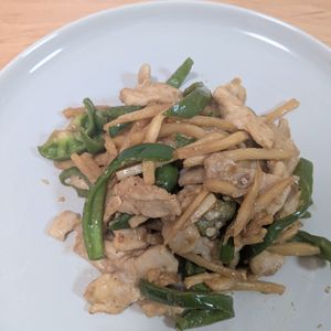 ゆいの作ってみた!投稿(【王道の青椒肉絲】旬のたけのこで！食材３つ♪)