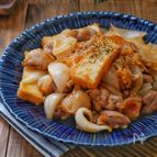 ＊新玉ねぎと絹厚揚げと鶏肉の旨ケチャ炒め＊