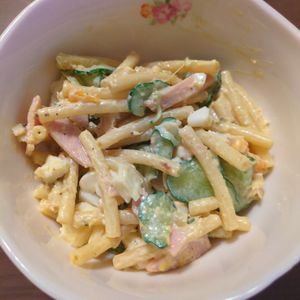 たりおの作ってみた!投稿(きゅうり入りでシャキシャキ美味しい!おかかのマカロニサラダ!)