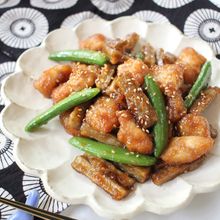 ご飯がススム!ごぼうと鶏胸肉とスナップエンドウの揚げ煮