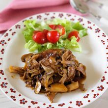 【キノコカレー風味ハンバーグ】スティックタイプのカレー粉使用