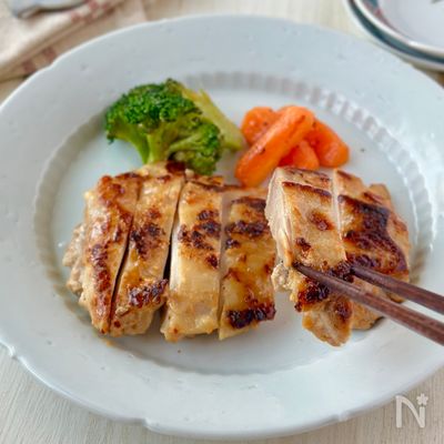 ＼まろやかなコク♪／西京焼き風チキンステーキ