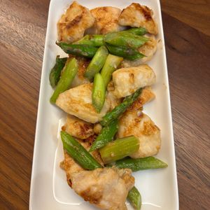 たかろの作ってみた!投稿(鶏むね肉とアスパラガスの塩麹炒め)