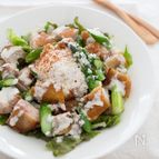 ボリューム満点！『チキンとアスパラのお手軽シーザーサラダ』