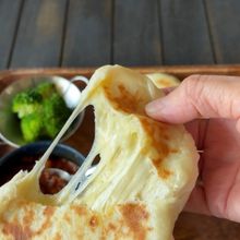 ＼オーブン要らず／　フライパンで焼けるナン