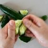 【叩かないでひねる】叩ききゅうりでかんたんオイキムチの工程1
