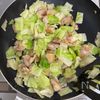 ご飯が進む!【鶏肉とキャベツのレモンペッパー炒め】コク旨♡の工程3