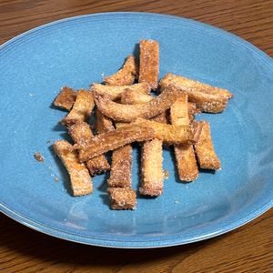 みえの作ってみた!投稿(揚げずにサクサク！【パン耳deシュガーラスク】)