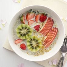 いちごキウイりんごのせチアプディング