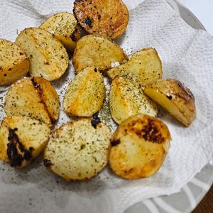 ウー子の作ってみた!投稿(【少量油、フライパンでつくる】新じゃがのフライドポテト)