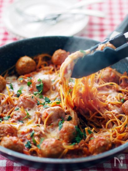 フライパン一つで簡単！ダブルミートのワンポットパスタ