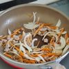 一口食べたら止まらない!【そぼろチャプチェ】の工程2