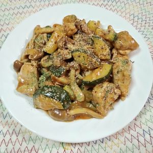 M＊Pの作ってみた!投稿(さっと煮込むだけ！チキンとズッキーニのデミグラス煮込み)