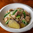鶏肉とさつまいも、きのこのこくウマ味噌だれ蒸し