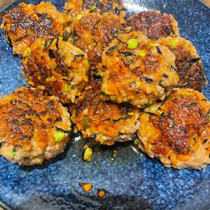でんちゃんの作ってみた!投稿(ひじきと枝豆とにんじんの鶏つくね)