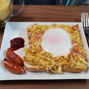 ゆの作ってみた!投稿(カレー風味♡ハムとキャベツの巣ごもりトースト)