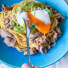 甘辛味にバターが決め手！すき焼きパスタ