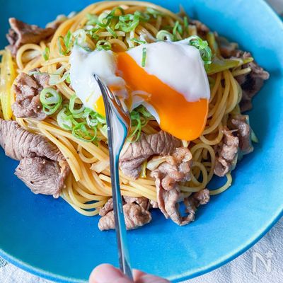 甘辛味にバターが決め手！すき焼きパスタ