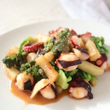 たことブロッコリーの豆板醤みそ炒め