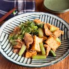 ごはんが恋しくなる♪【豚こまと厚揚げの甘辛炒め煮】