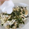 裏ワザで辛くない！新玉ねぎと海苔のやみつきサラダの工程4
