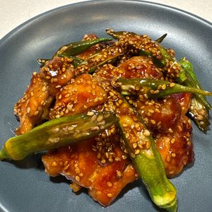 楽ラク手抜キッチン🐶🐾の作ってみた!投稿(【鶏とオクラのごま醤油炒め】♡ごはんもお酒もすすむ♪)