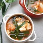痩せる♪卵とキムチ豆腐のピリ辛スープ