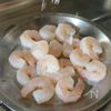 ワンパン!エビのレモンクリームパスタの下準備