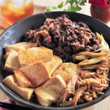 焼きネギが香ばしい。フライパンで作る肉豆腐