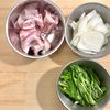 甘辛てりてり！豚バラ肉のBBQソース炒め！の下準備