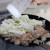 病みつき注意!材料2つで簡単【豚こまキャベツのガリバタ炒め】の工程6