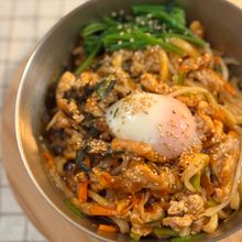 炒めて混ぜるだけで簡単！🔥旨辛焼肉ビビンうどん