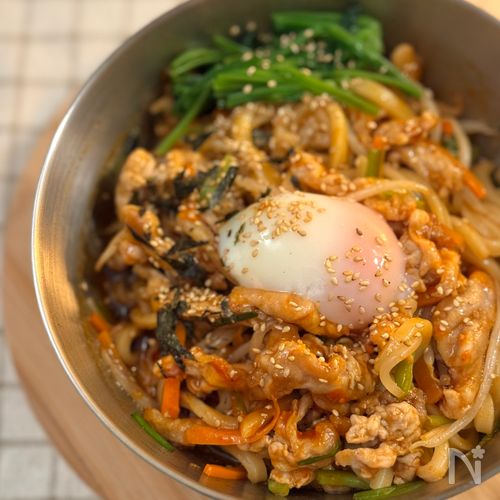 炒めて混ぜるだけで簡単！🔥旨辛焼肉ビビンうどん