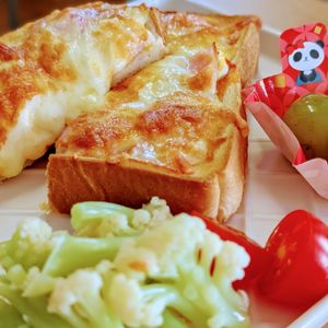 まゆのの作ってみた!投稿(コメダ風♪【たっぷり卵のピザトースト】)