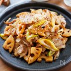 『豚バラれんこんの甘辛ねぎ炒め』ワンパンでお手軽♪