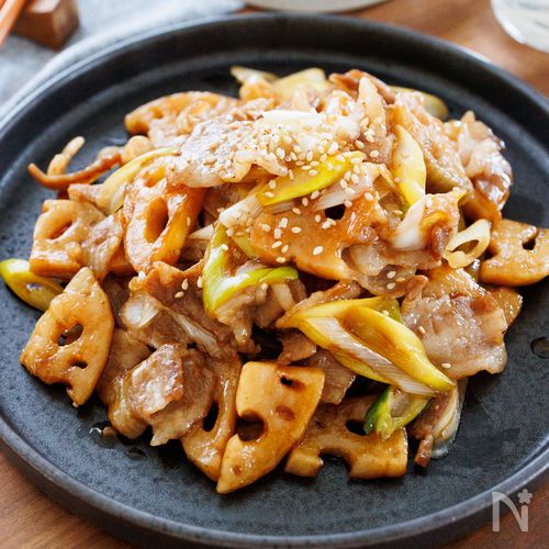 『豚バラれんこんの甘辛ねぎ炒め』ワンパンでお手軽♪
