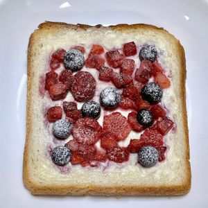 キャピタンの作ってみた!投稿(チーズケーキのような味わい♪サワークリームのベリートースト)
