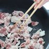 簡単！おいし～！小松菜と豚コマの濃厚白だし担々の工程2