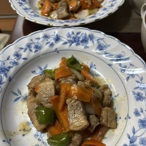 Hikeyの作ってみた!投稿(行列の定食屋さんの🍚ゴロっと濃厚トンテキ野菜炒め定食🤩)