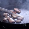 ワンパンで簡単⭐︎金色のカルボナーラ〜炭焼き職人風の工程1