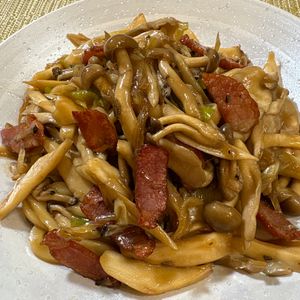 楽ラク手抜キッチン🐶🐾の作ってみた!投稿(10分で完成！3種きのこの焼きうどん)