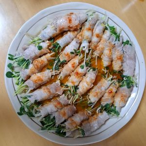 728185の作ってみた!投稿(たれもめっちゃ美味しい♡レンチン豆苗の豚ばら巻き)