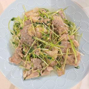 milkの作ってみた!投稿(ご飯3杯いける豚こま豆苗炒め【10分飯】)