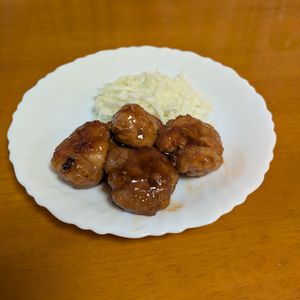 ゆきまる🐬🫧の作ってみた!投稿(豚こまボールの甘酢ごまだれ焼き【#お弁当#ポリ袋#包丁不要】)