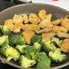 【鶏むね肉のスパイシーオーロラソースあえ】の工程3