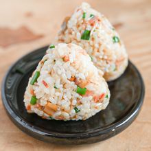 おいしい食感♪ベーコンとれんこんのおにぎり
