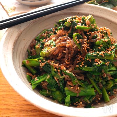 抱えて食べたい♡おかかまみれの菜の花と糸こんのツナ麺つゆ炒め