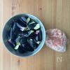 ワンパン10分！【豚こま肉となすの酢豚風炒め】ご飯すすむ♩の工程1