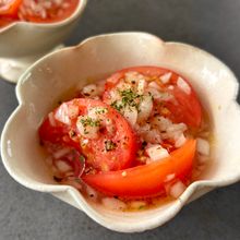 さっぱり♡箸休めにも!【トマトと新玉のマリネ】