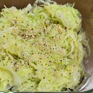 月雪由翔の作ってみた!投稿(スピードおかず♪千切りキャベツのごま油あえ)